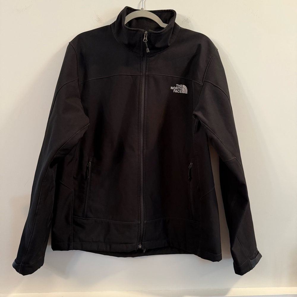Men’s The North Face Black zip up winter Jacket size large